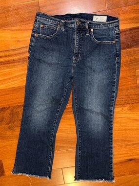 Gap Women's High Rise Kick Flare Raw Hem Dark Wash Size 29/8 Petite